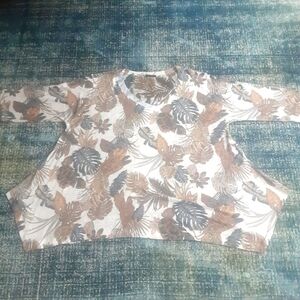 Nally+Millie Leaf Pattern V-Neck Top, Straight Cut Half Sleeves, Like New